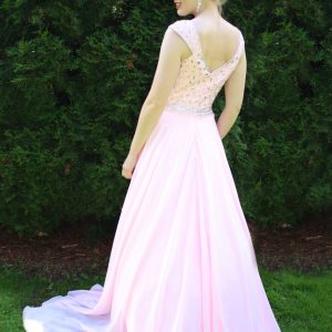 Vaaleanpunainen juhlamekko, PINK