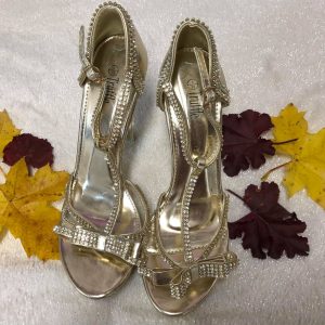 Kullanväriset korkokengät/ korkkarit