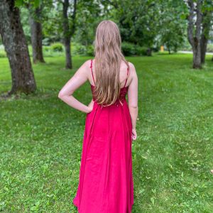 Viininpunainen vanhojentanssimekko/iltapuku; WINERED