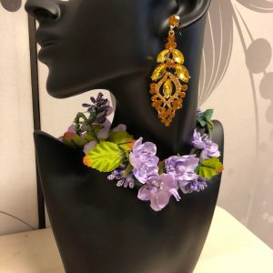 Kullanväriset korvakorut keltaisilla korukivillä