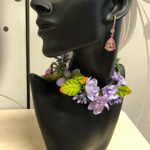 Korvakorut vaaleanpunaisilla korukivillä, PINK