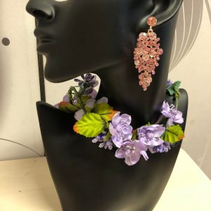 Korvakorut vaaleanpunaisilla korukivillä, PINK