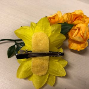 Keltainen kukkapinni, YELLOW