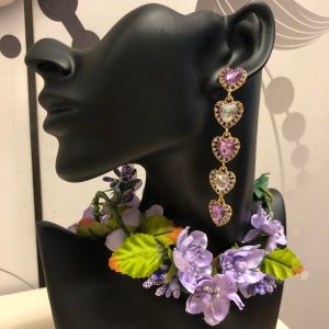 Lilahtavat strassikorvakorut, LILAC