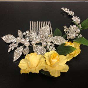 Hopeanvärinen hiuskampa