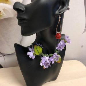 Punaiset ruusukorvakorut juhliin/ vanhojentansseihin