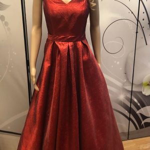 Viininpunainen kimaltava mekko, WINERED