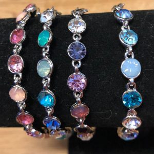 Rannekoru, useita värejä, useita malleja