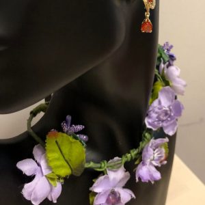 Korvakorut punaisilla koristekivillä, RED