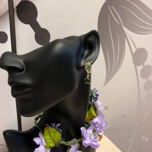 Korvakorut vihreillä koristekivillä, GREEN