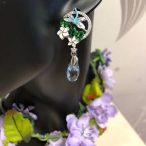 Korvakorut sudenkorennoilla ja kukilla