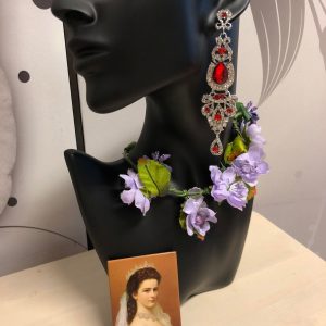 Korvakorut punaisilla koristekivillä, RED