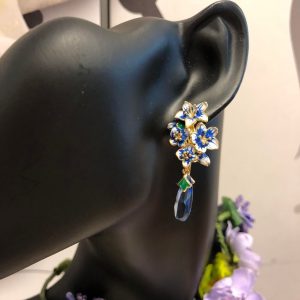 Korvakorut kukilla, FLOWER