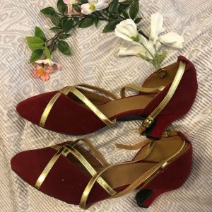 Viininpunaiset tanssikengät, WINERED