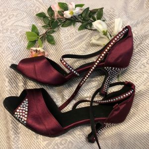 Viininpunaiset tanssikengät/ vanhojentanssikengät, WINERED