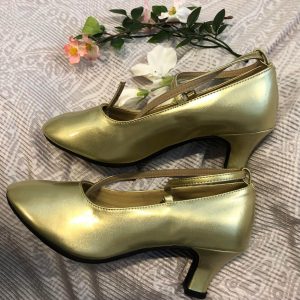 Kullanväriset tanssikengät