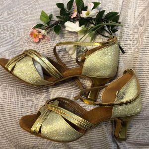 Kullanväriset tanssikengät