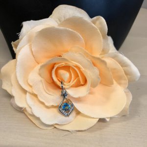 Korvakorut vaaleansinisillä korukivillä (LIGHT BLUE)