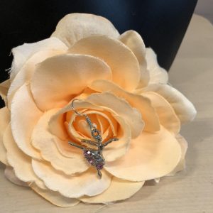 Korvakorut balleriina-figuurilla