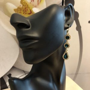 Korvakorut vihreillä koristekivillä (GREEN)