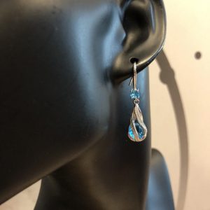 Korvakorut vaaleansinisillä korukivillä (LIGHT BLUE)