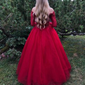 Viininpunainen pitkähihainen tanssimekko, WINERED