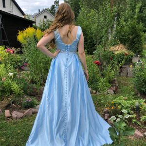 Jäänsininen vanhojentanssimekko, ICE BLUE