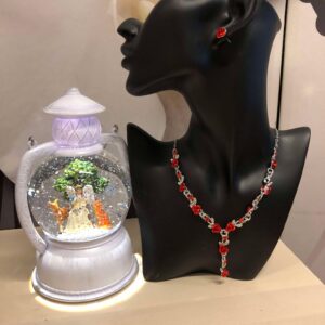 Punainen korusetti, RED