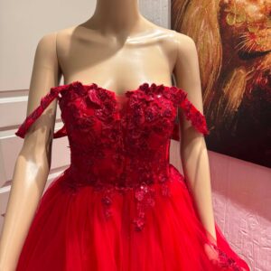 Vanhojentanssimekko, punainen, off shoulder,  RED